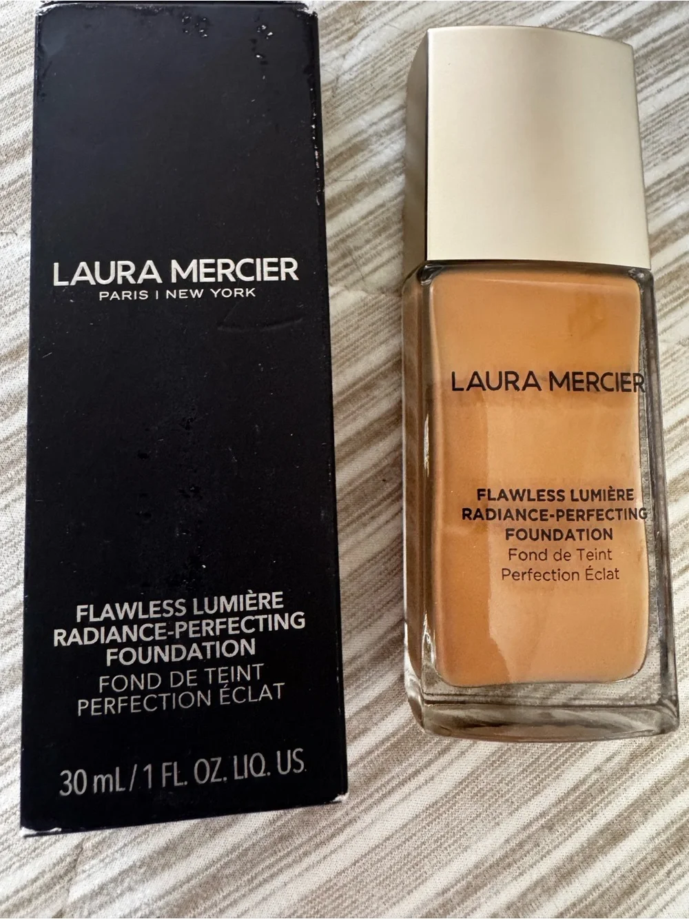 laura mercier Flawless Lumière Radiance-Perfecting Foundation - Warm Tan Beige